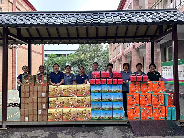 中秋送關懷 情滿員工心